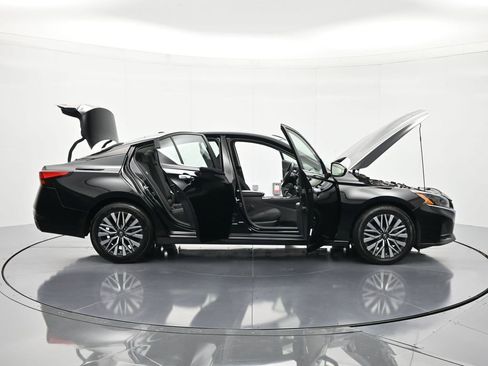 Used 2024 Nissan Altima 2.5 SV FWD image 46
