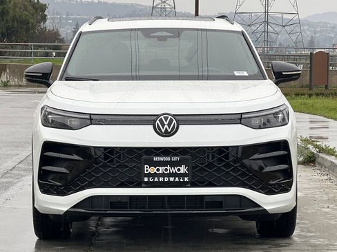 New 2026 Volkswagen Tiguan SE R-Line image 9