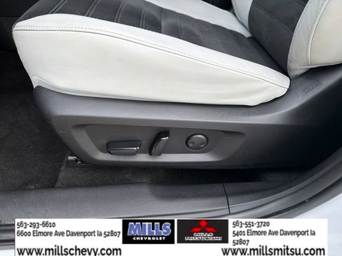 Used 2025 Mitsubishi Outlander SE FWD image 11