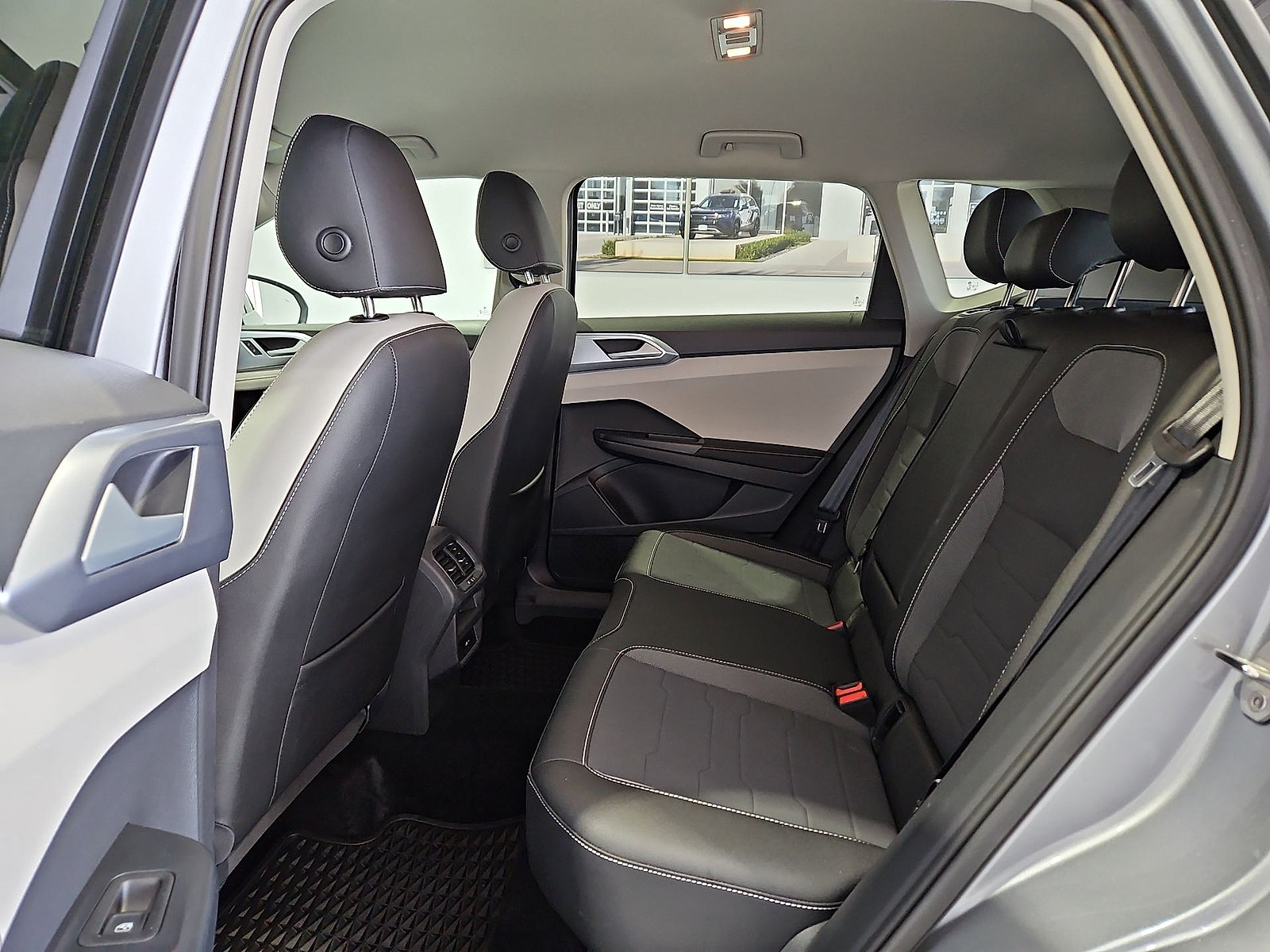 Certified 2025 Volkswagen Taos SE FWD image 13