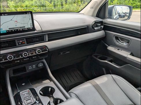 Certified 2025 Honda Pilot Touring image 9