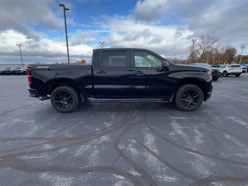Certified 2022 Chevrolet Silverado 1500 Custom w/ LPO, Blackout Package image 9
