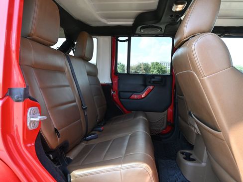 Used 2012 Jeep Wrangler Unlimited Sahara w/ Dual Top Group AWD/4WD image 20