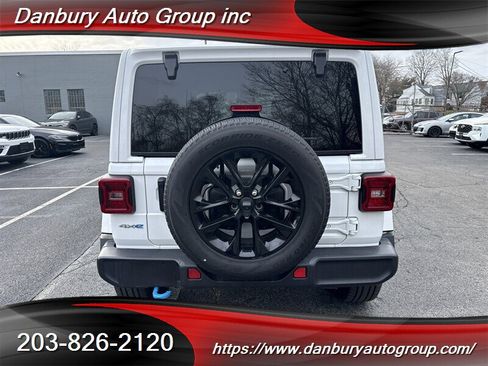 Used 2024 Jeep Wrangler Unlimited Sahara image 5