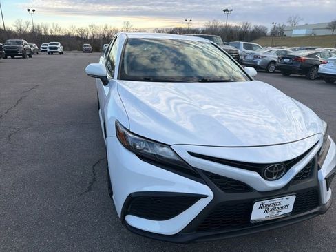Used 2024 Toyota Camry SE image 6