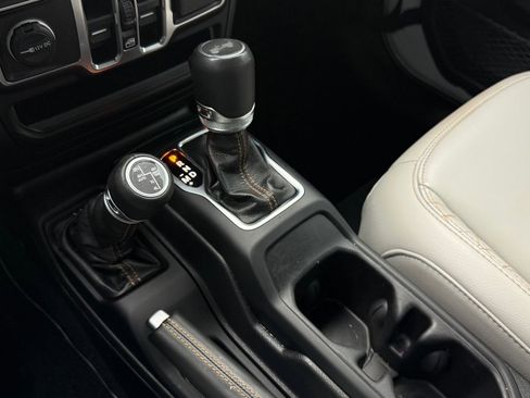 Used 2022 Jeep Wrangler Unlimited Sahara image 31