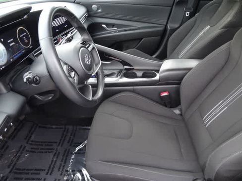 Used 2023 Hyundai Elantra SEL w/ Convenience Package FWD image 6