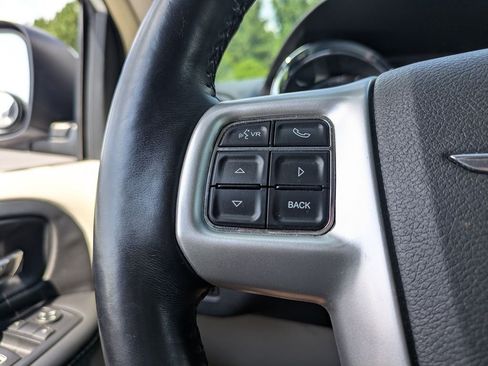Used 2015 Chrysler Town & Country Touring-L w/ Mopar Premium Addition Group FWD image 28