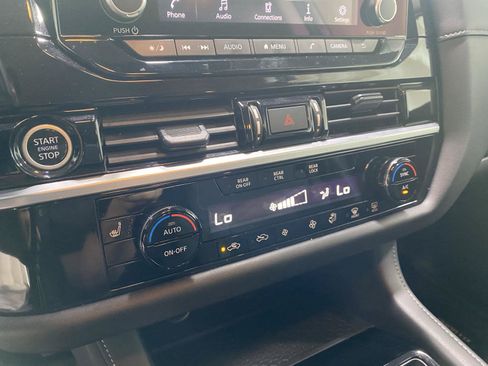 Used 2024 Nissan Pathfinder SV AWD/4WD image 28