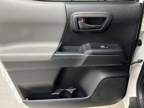 Used 2020 Toyota Tacoma SR AWD/4WD image 38