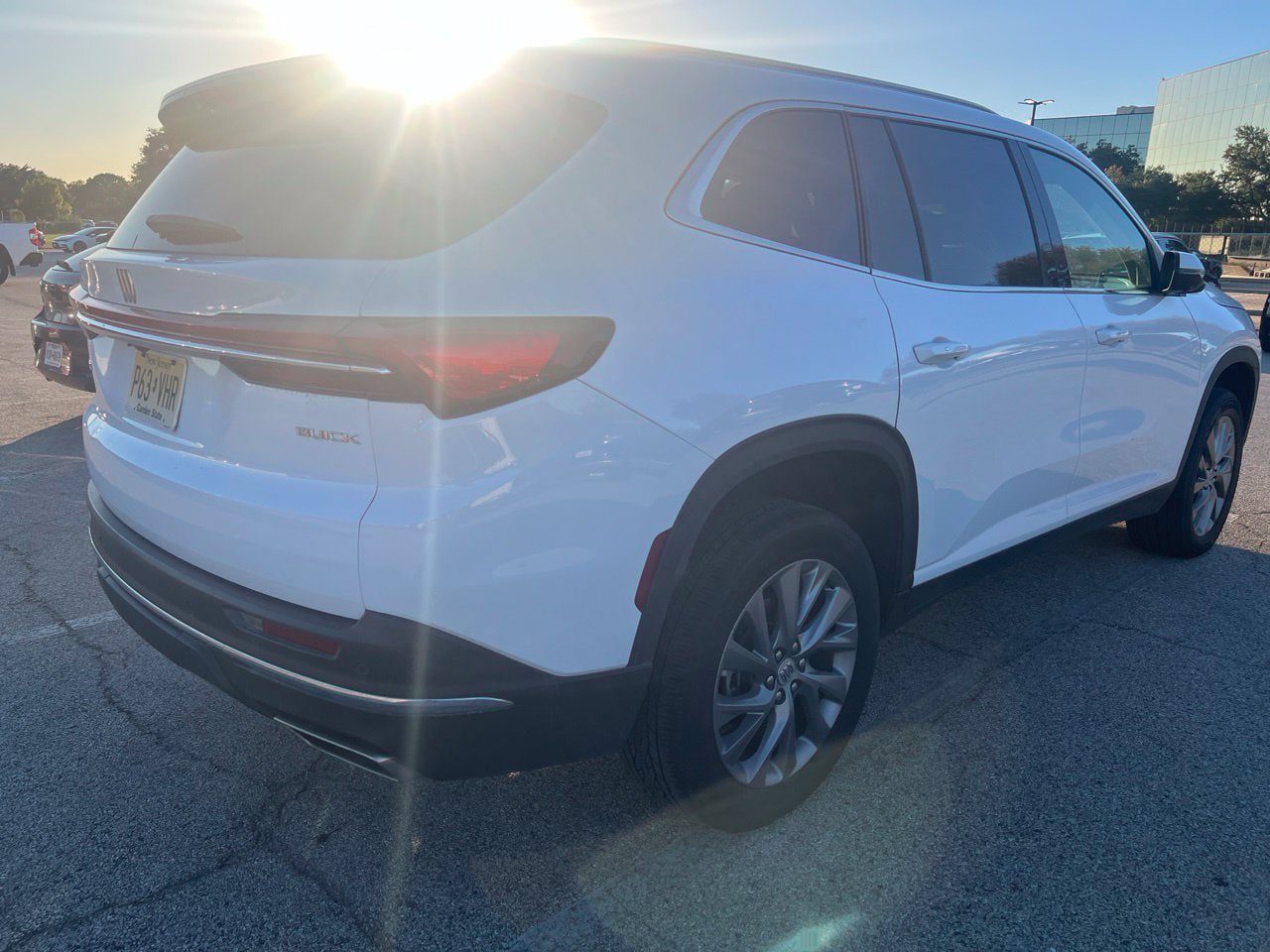 Used 2025 Buick Enclave Preferred AWD/4WD image 4