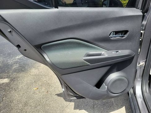 Used 2018 Nissan Kicks SV FWD image 9