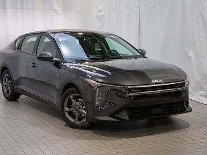 New 2025 Kia K4 LXS