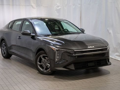 New 2025 Kia K4 LXS image 1