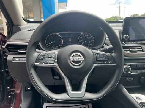 Used 2024 Nissan Altima 2.5 SV FWD image 20