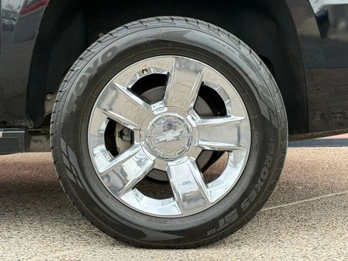 Used 2016 Chevrolet Suburban LTZ RWD image 28