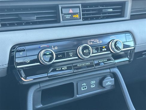 New 2025 Honda Pilot Touring image 30