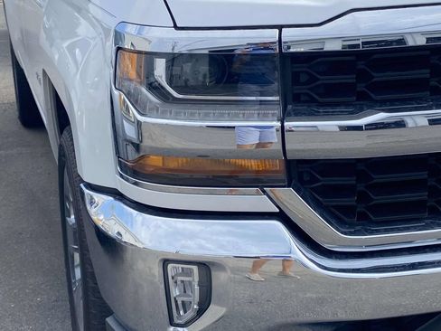 Used 2018 Chevrolet Silverado 1500 LT w/ LT Eassist Package AWD/4WD image 4