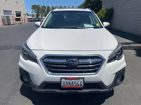 Used 2018 Subaru Outback 3.6R Touring w/ Popular Package #3 AWD/4WD image 2