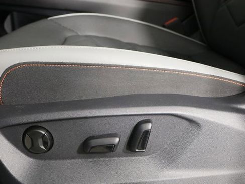 Used 2025 Volkswagen Atlas Peak Edition SE image 24