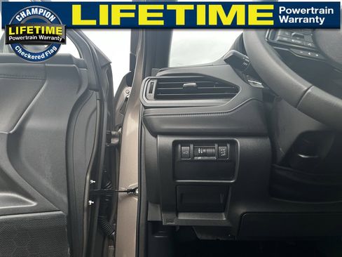Used 2025 Subaru Forester Premium image 19