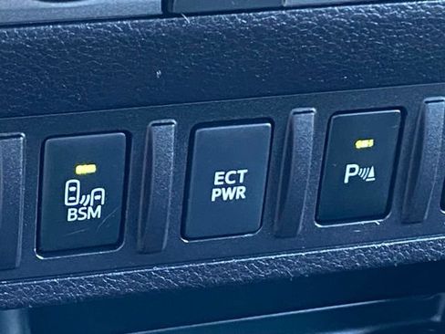 Used 2017 Toyota Tacoma TRD Off-Road AWD/4WD image 23