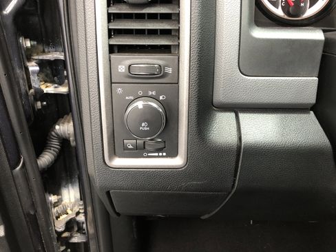 Used 2017 RAM 1500 Express image 16