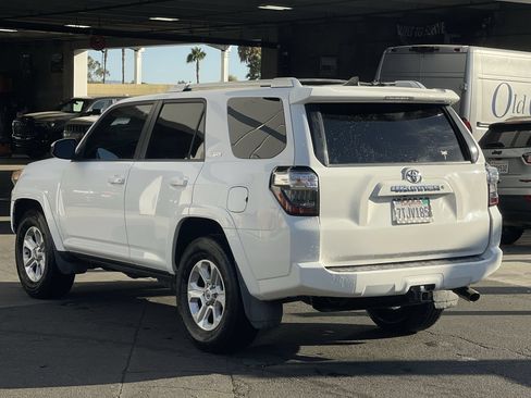 Used 2016 Toyota 4Runner SR5 w/ Convenience Package RWD image 3