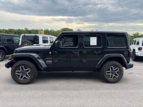 Used 2024 Jeep Wrangler Unlimited Sahara AWD/4WD image 7