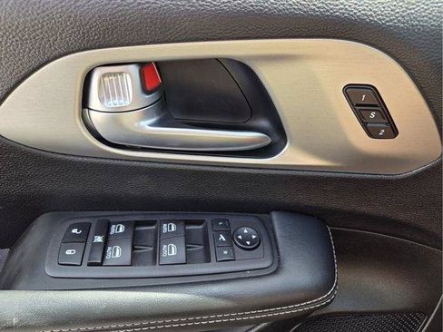 Used 2023 Chrysler Pacifica Limited w/ S Appearance Package AWD/4WD image 21
