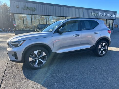 Used 2023 Volvo XC40 B5 Plus w/ Driver Assist Package image 11