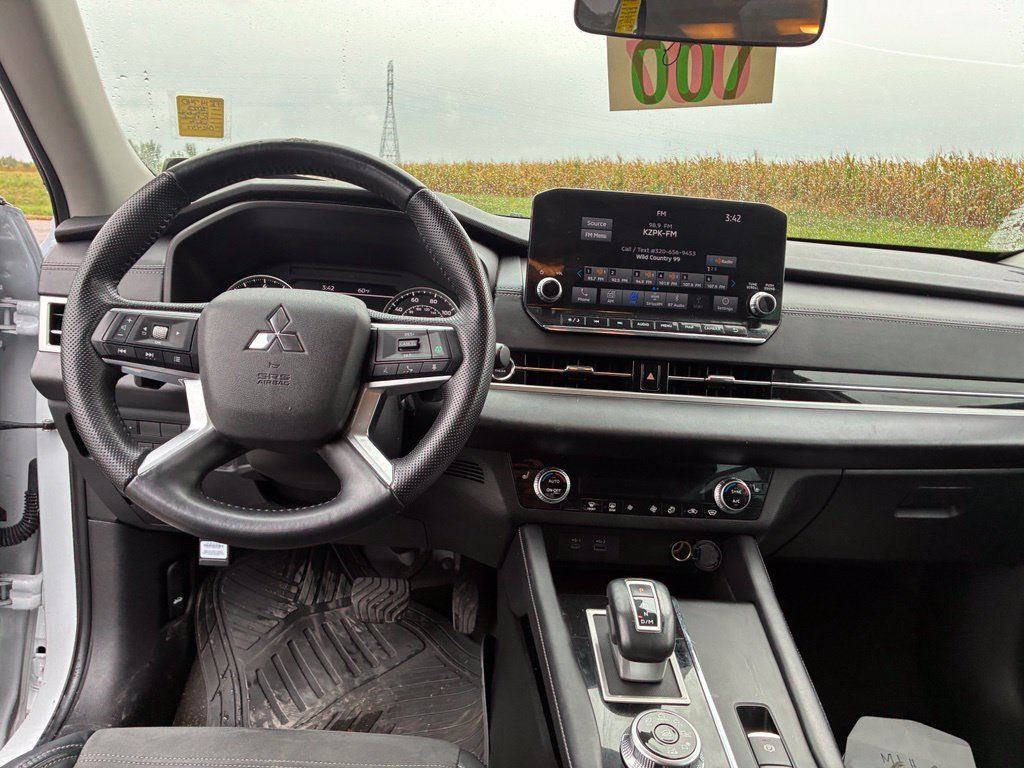 Used 2023 Mitsubishi Outlander ES AWD/4WD image 11