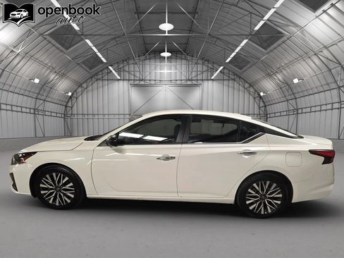 Used 2025 Nissan Altima 2.5 SV FWD image 8