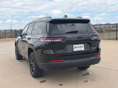 Used 2024 Jeep Grand Cherokee L Laredo image 7