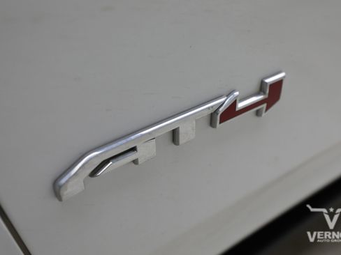 Used 2023 GMC Yukon XL AT4 w/ AT4 Premium Plus Package AWD/4WD image 11