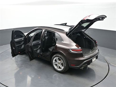 Certified 2022 Porsche Macan image 29