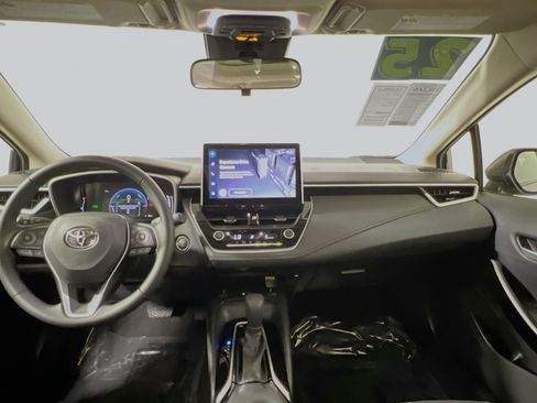 Used 2025 Toyota Corolla XLE image 30