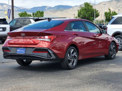 Certified 2024 Hyundai Elantra SEL w/ Convenience Package FWD image 8
