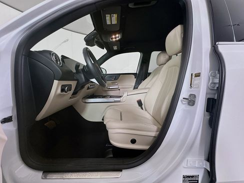 Used 2025 Mercedes-Benz GLB 250 image 13