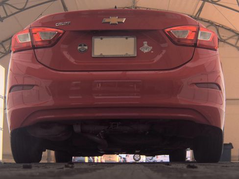 Used 2017 Chevrolet Cruze LS image 4