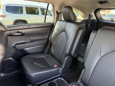 Used 2026 Toyota Highlander XLE AWD/4WD image 35
