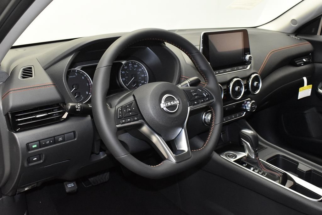 Used 2025 Nissan Sentra SR FWD image 15