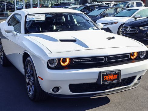 Used 2018 Dodge Challenger GT w/ Driver Convenience Group image 18