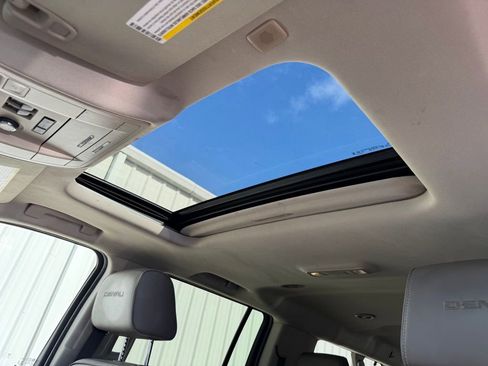 Used 2019 GMC Yukon XL Denali RWD image 33