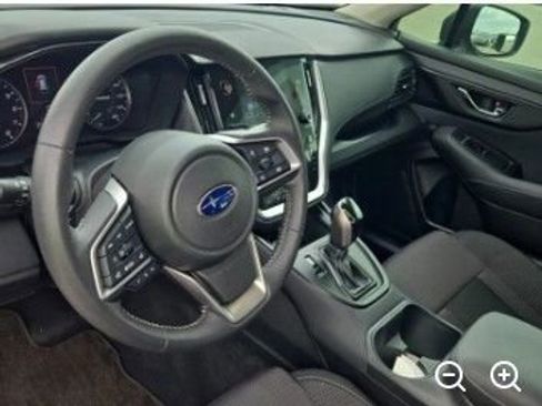 Used 2025 Subaru Outback Premium AWD/4WD image 3