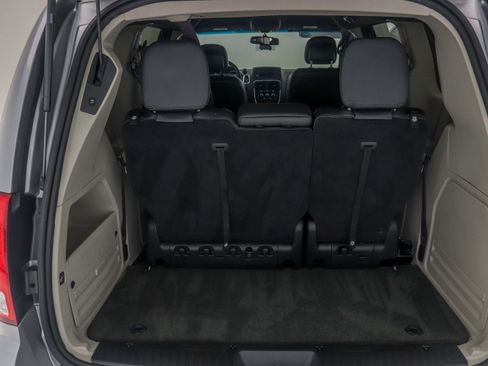 Used 2016 Dodge Grand Caravan SXT FWD image 13