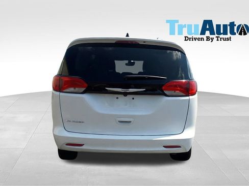 Used 2023 Chrysler Voyager LX FWD image 6