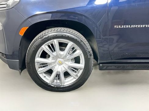 Used 2023 Chevrolet Suburban High Country w/ Premium Package 2 AWD/4WD image 41