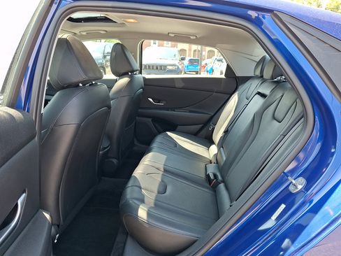 Used 2022 Hyundai Elantra Limited FWD image 11