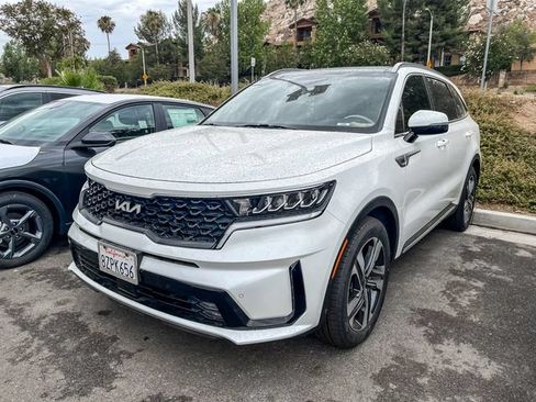 Certified 2022 Kia Sorento EX w/ Panoramic Sunroof Package AWD/4WD image 2